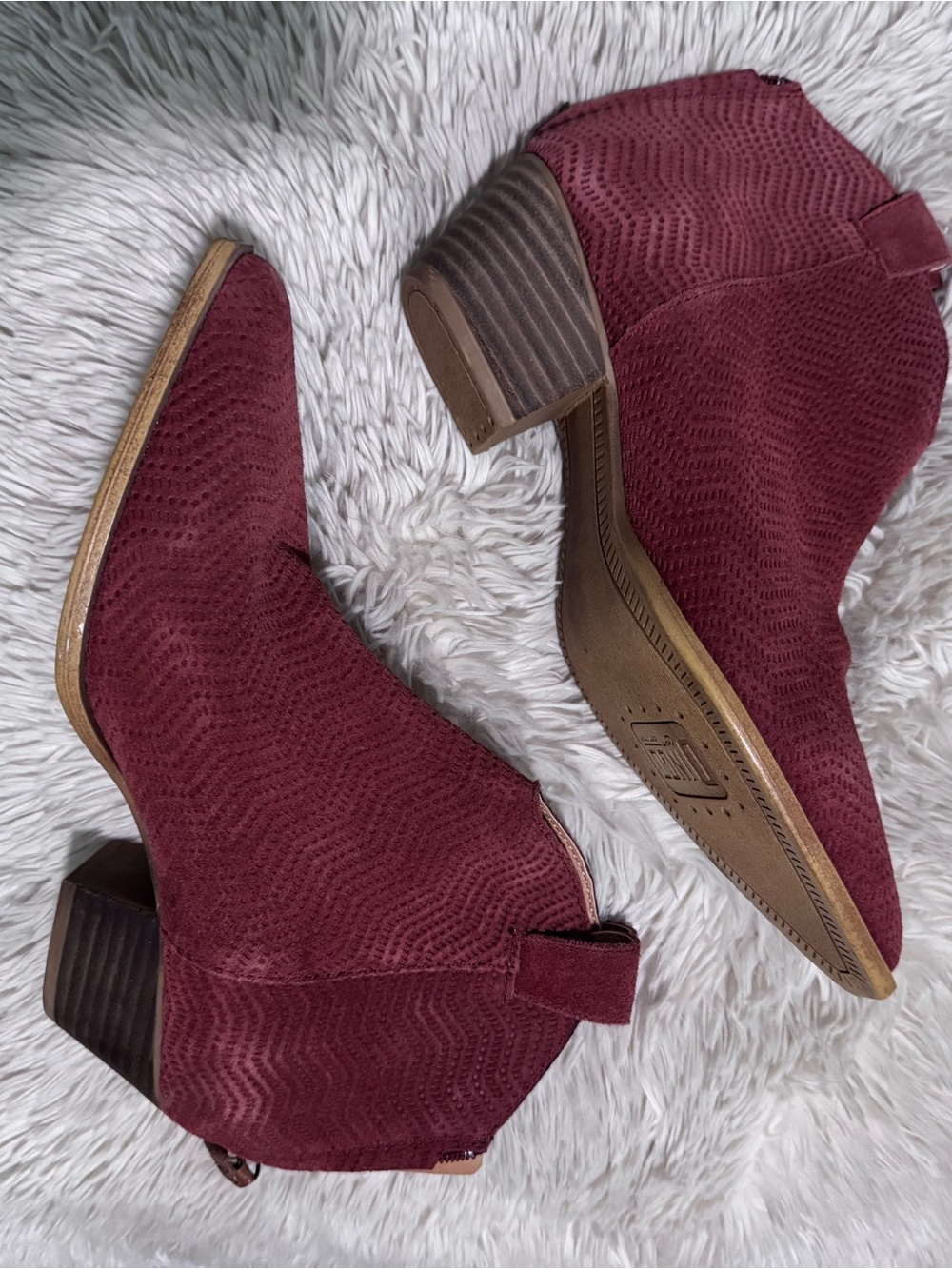 dingo Burgundy Suede Ankle Booties